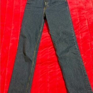Women’s jeans Abercrombie & Fitch
The '90s Straight Ultra High Rise
28
6L